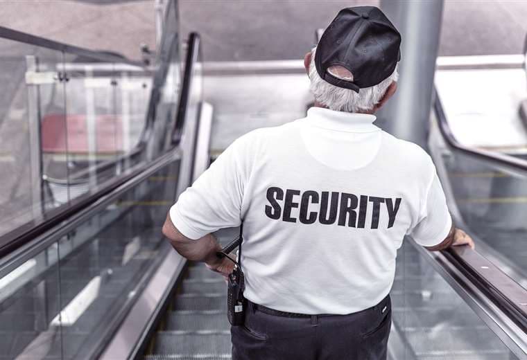 Nuevo requisito dejaría sin empleo a miles de guardas de seguridad privada, dice asociación