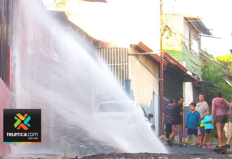 Fuga causó desperdicio de cientos de litros de agua y dejo sin servicio a familias de Pavas