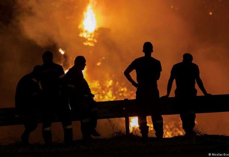 Grecia enfrenta el “mayor incendio del que se tenga registro en la UE”