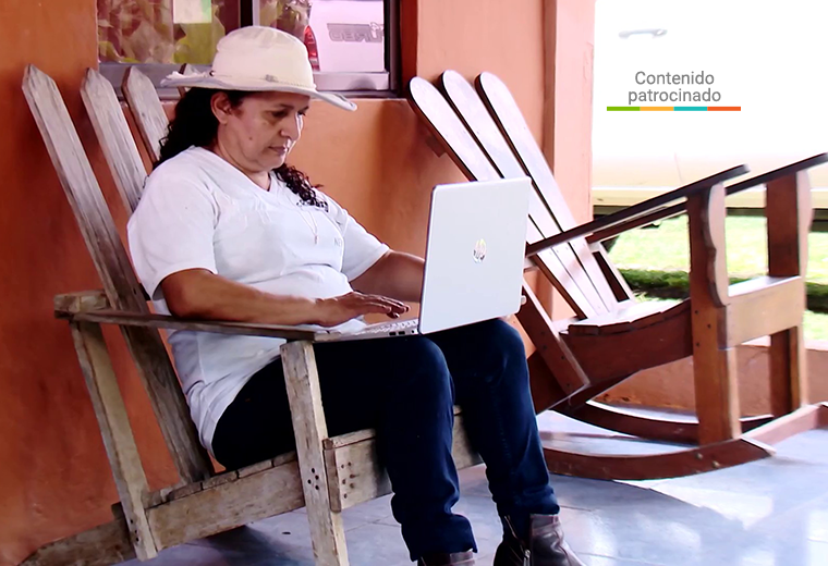 Negocio de gallinas ponedoras da sustento a familia en Puntarenas