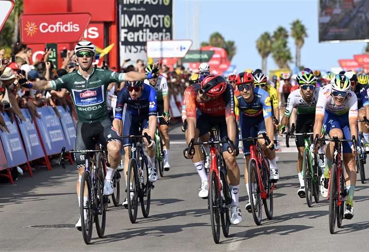 Australiano Groves hace doblete, Evenepoel sigue líder de la Vuelta a España