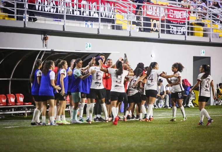 Leonas se coronan bicampeonas centroamericanas del fútbol femenino