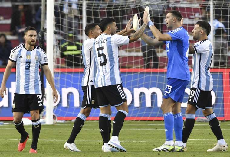 Argentina pasa con creces la prueba del Messi ausente