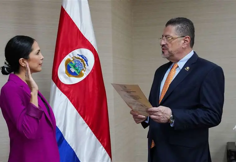 Chaves admite que presidenta del PANI lo alertó sobre denuncias contra Álvaro Ramos