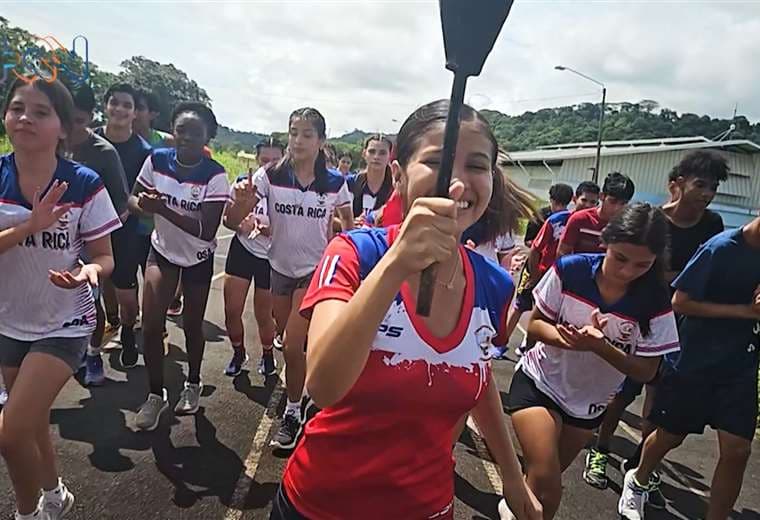 200 colegiales compiten en Ciudad Cortés para tener el honor de correr con la antorcha