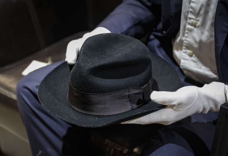 Sombrero con el que Michael Jackson abrió su famoso "moonwalk", a subasta