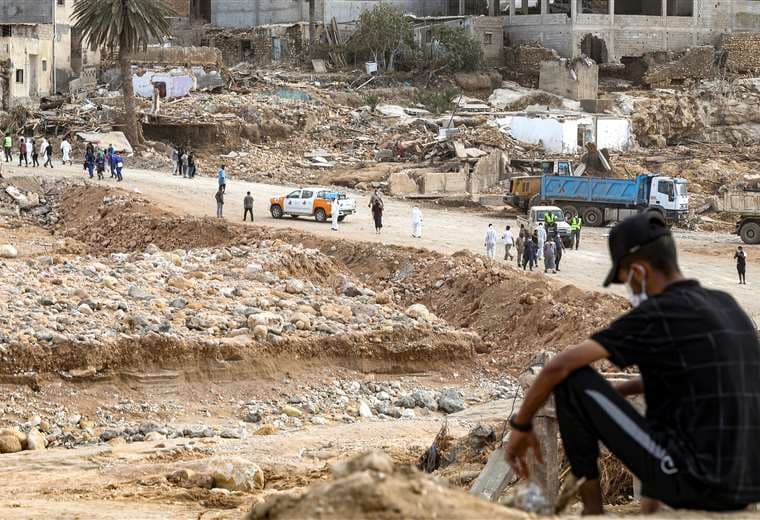 Supervivientes de inundaciones en Libia piden respuestas tras el "apocalipsis"