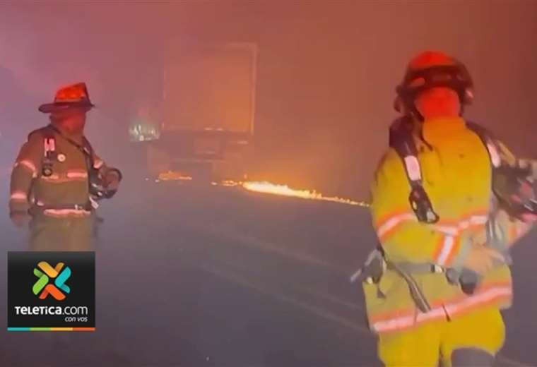 Video: Tráiler prende en llamas en plena Ruta 32