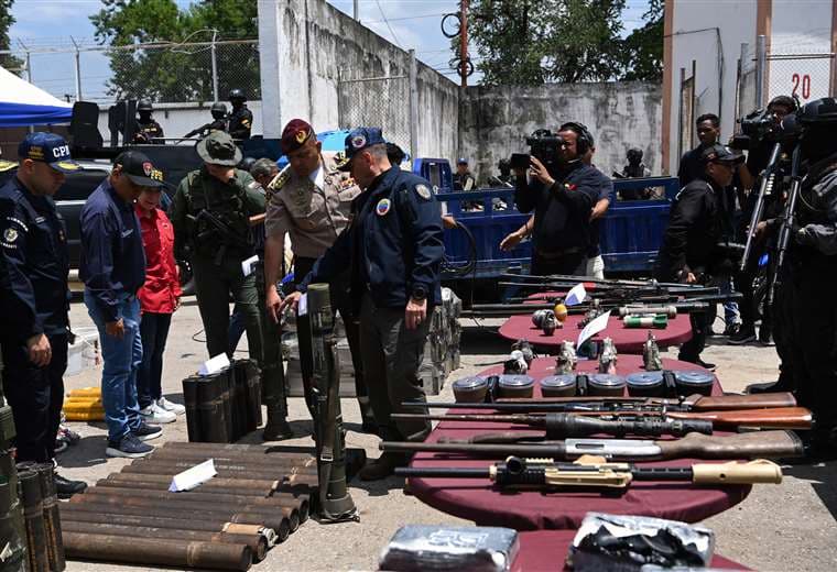 Venezuela: Armas de guerra en cárcel intervenida, una ciudadela "del mal" con todas las comodidades
