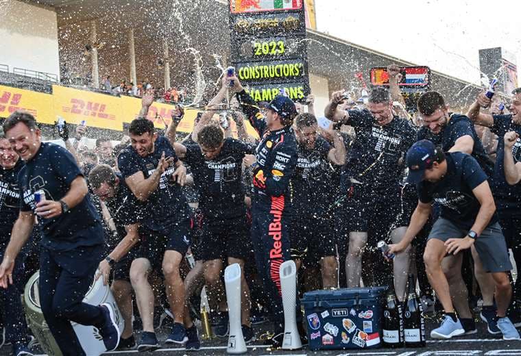 Verstappen vuela hacia un nuevo título tras ganar en Japón, Red Bull ya campeón