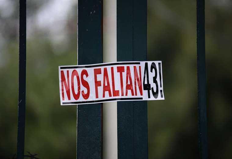 Familiares de 43 desaparecidos en México acusan falta de información en investigaciones