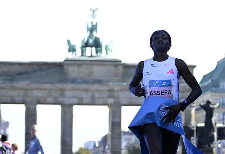 ¡Millonario premio! La cifra que ganó Tigist Assefa por romper el récord mundial de maratón