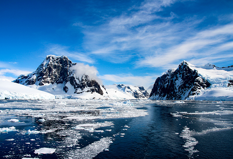 ¿Hay una pirámide en la Antártida bajo todo ese hielo?