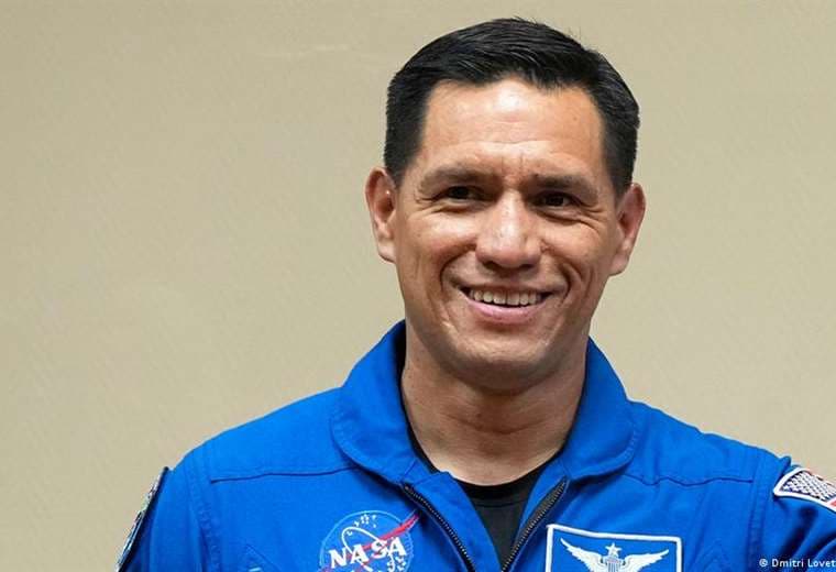 Regresa a la Tierra el astronauta latino que rompió récord en el espacio