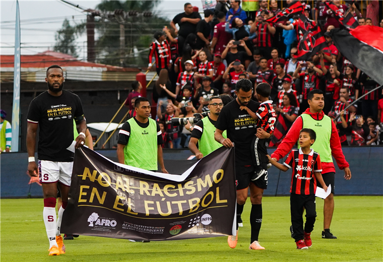 Alajuelense y Saprissa se unen para pedir respeto en el fútbol nacional