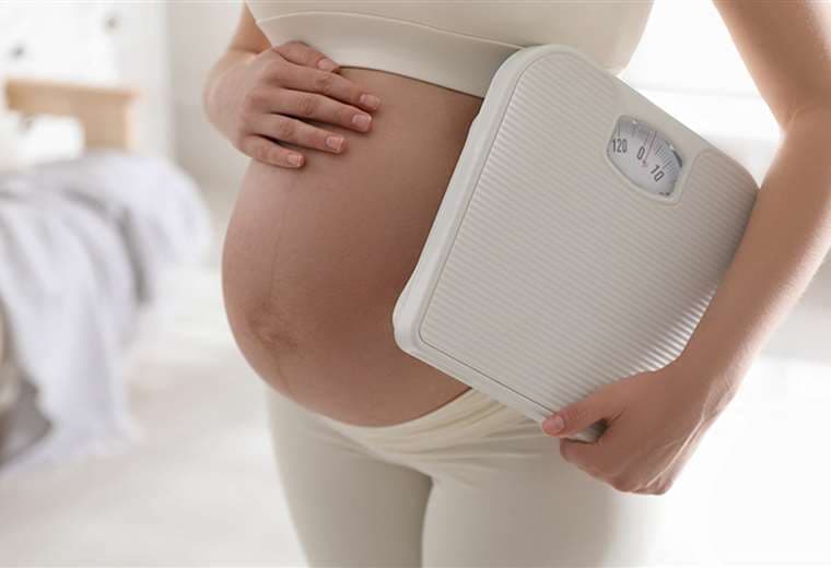 ¿Cómo mantener un peso saludable durante y después del embarazo?