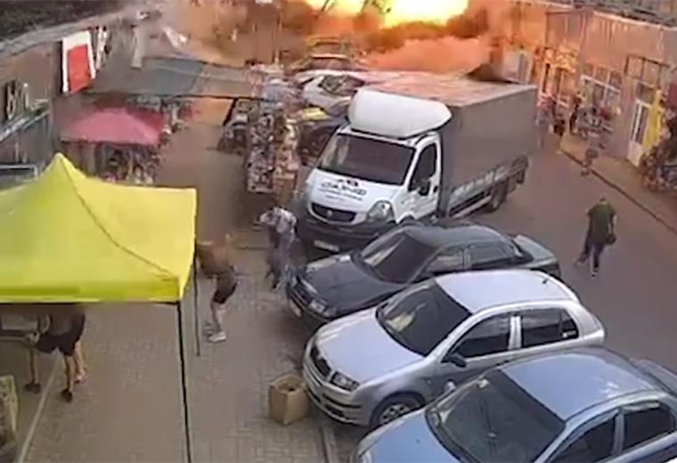 Video: Así fue el bombardeo ruso en mercado ucraniano
