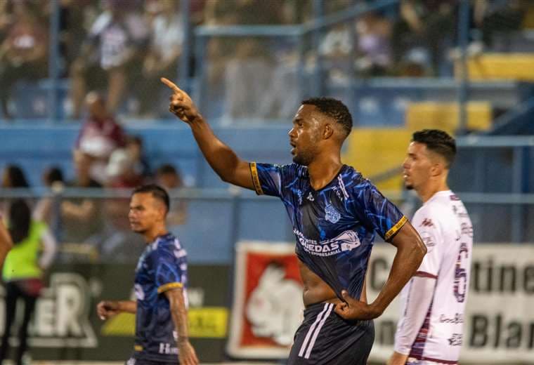 Récord de triunfos de Saprissa pegó con pared en el Sur