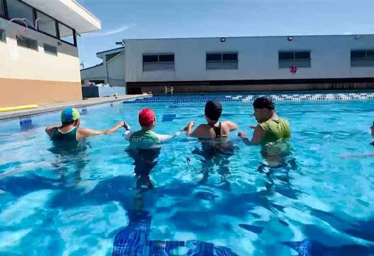 20 personas con discapacidad cumplen el sueño de aprender a nadar
