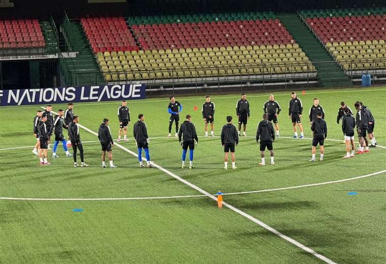 Sele realizó su reconocimiento de la cancha en Surinam en medio de una tormenta