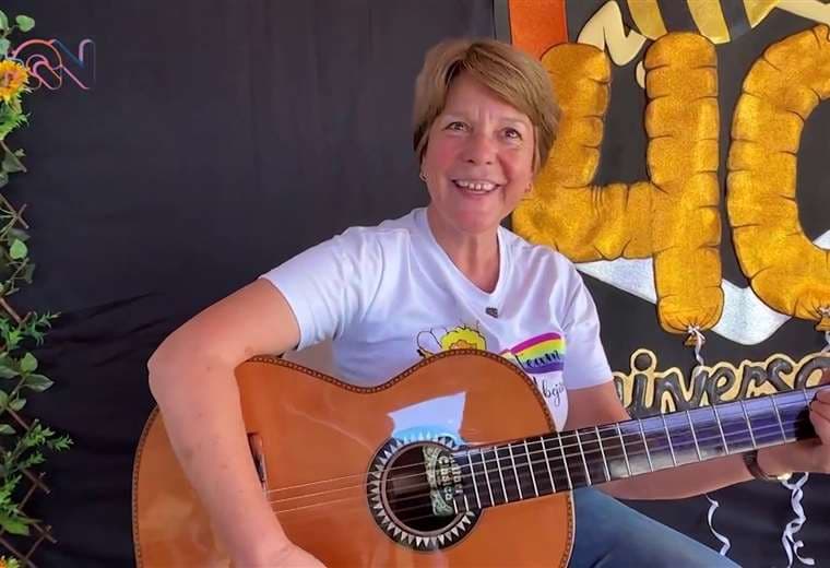 “Teacher Lucy” dice adiós tras 40 años de enseñar en Tibás