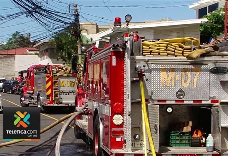 Incendio en cuartería dejó sin casa a 15 familias de Escazú