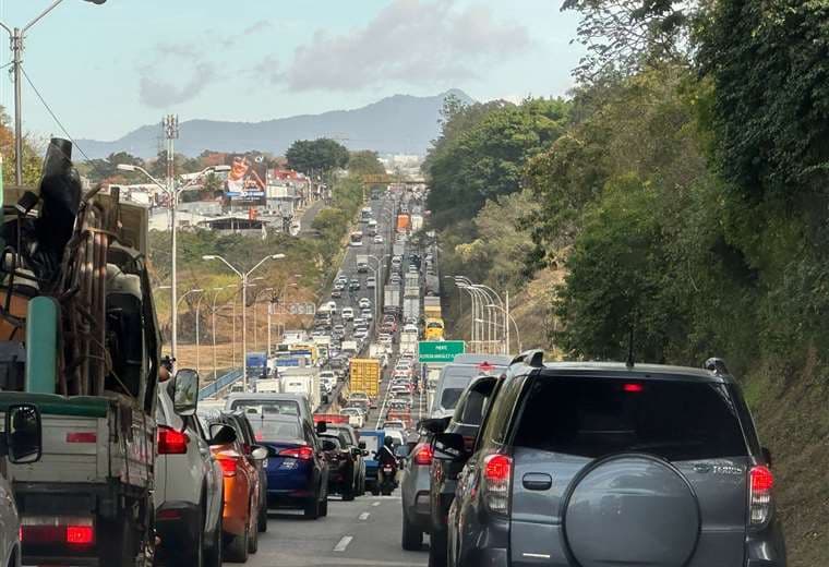 Costa Rica registra más inscripciones de vehículos que nacimientos de bebés