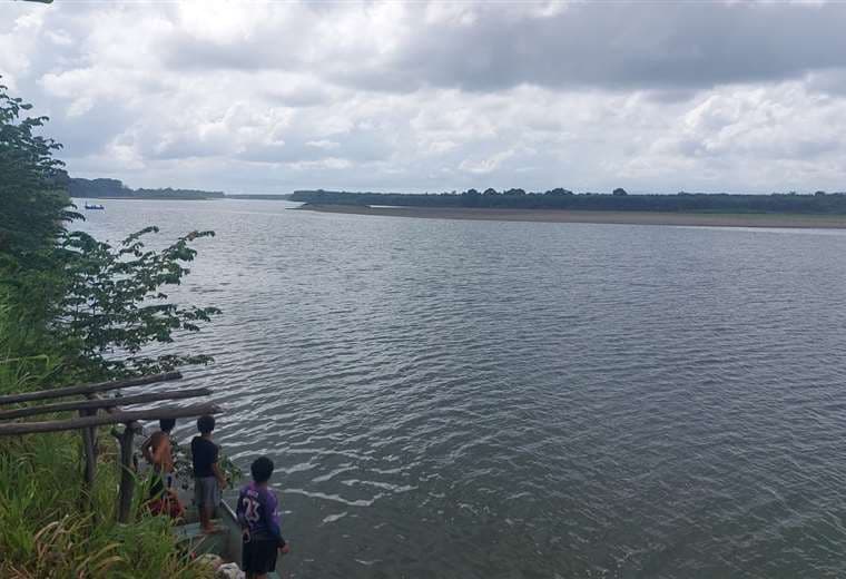 Hombres atacados por cocodrilo estaban recogiendo agua a la orilla de río en Osa