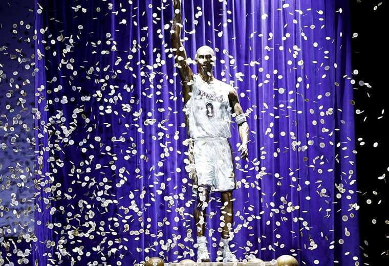 Los Lakers caen ante Nuggets tras revelar la estatua en honor a Kobe Bryant
