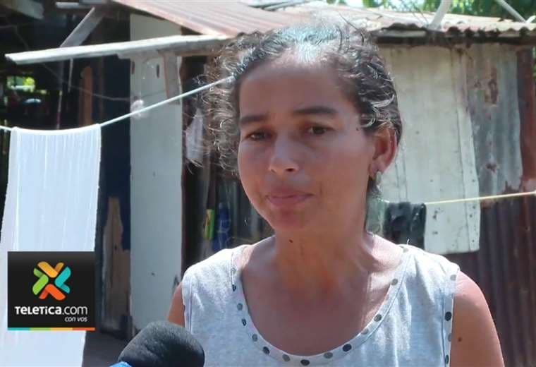 Madre camina a diario a tribunales de Puntarenas por respuestas al asesinato de hijo hace 10 meses