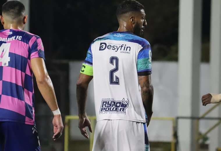 Facebook, Futbol Consutants