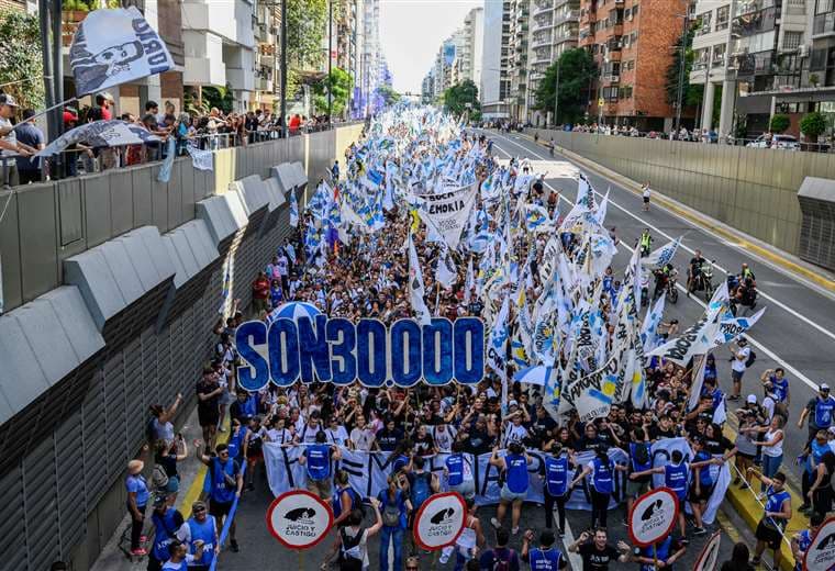 Marcha en memoria de los desaparecidos durante la dictadura de Videla