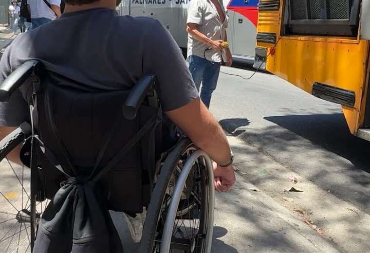 La odisea de las personas con discapacidad en el transporte público