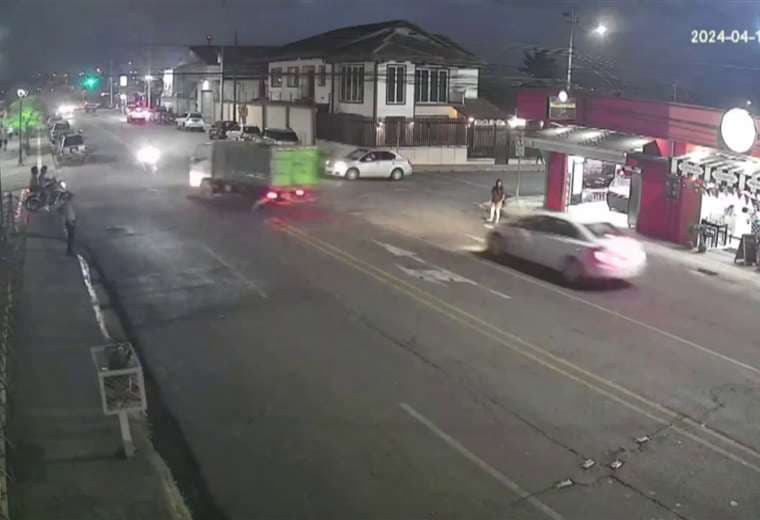 Video: Motociclista muere al chocar de frente contra camión en San Ramón