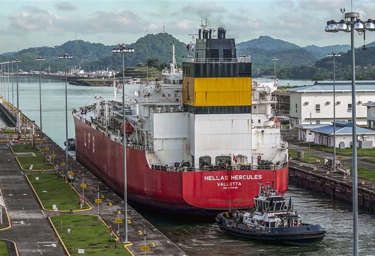 Canal de Panamá incrementa tránsito de buques por aumento en el nivel del agua