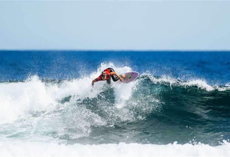 Brisa Hennesy. Federación de Surf