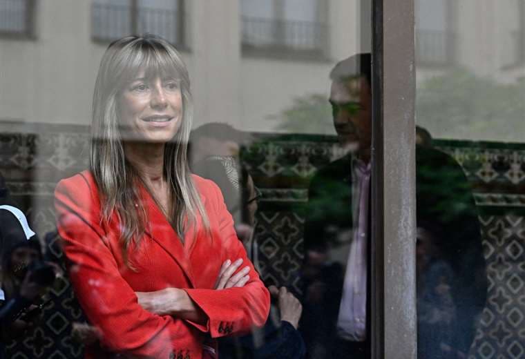 Justicia española abre investigación a esposa de Pedro Sánchez por presunta corrupción