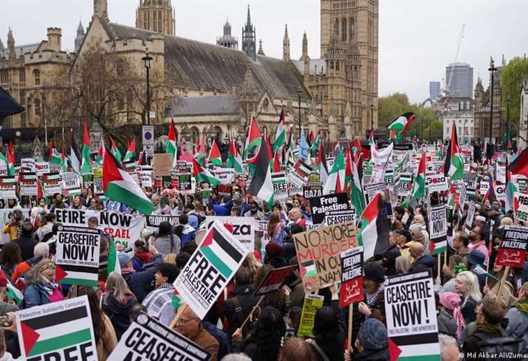 Miles de personas piden en Londres un alto al fuego en Gaza