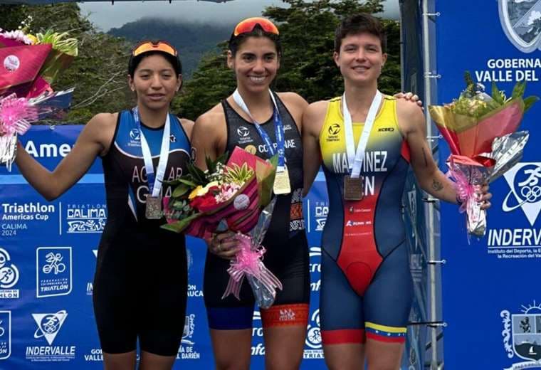 Tica Raquel Solís gana su primera Copa Continental de triatlón
