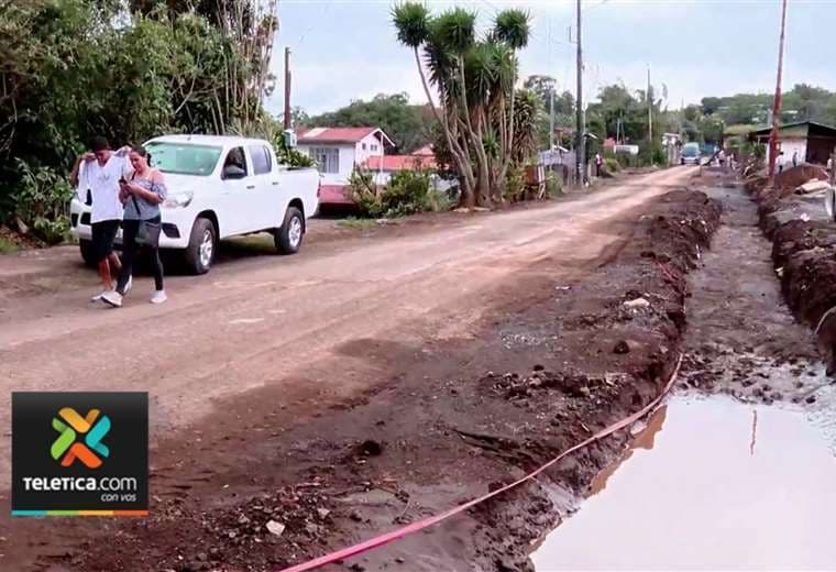 Vecinos de Barva en Heredia denuncian caminos intransitables por barro e inundaciones