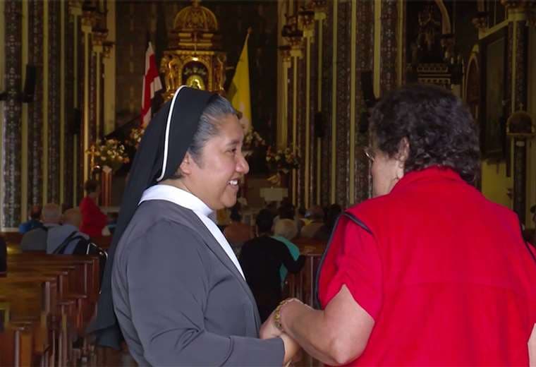 ¿Cómo se entrega una petición a La Negrita?