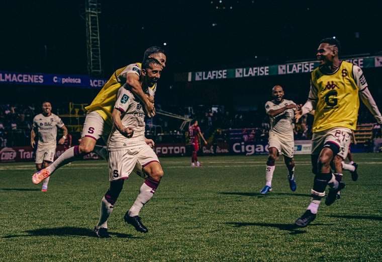 Mariano Torres. Saprissa