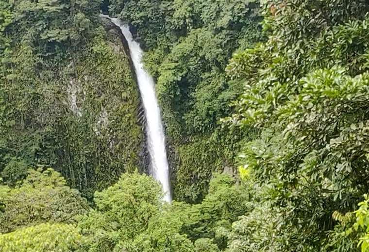 Catarata Río Fortuna: Tesoro natural y motor de desarrollo para su comunidad