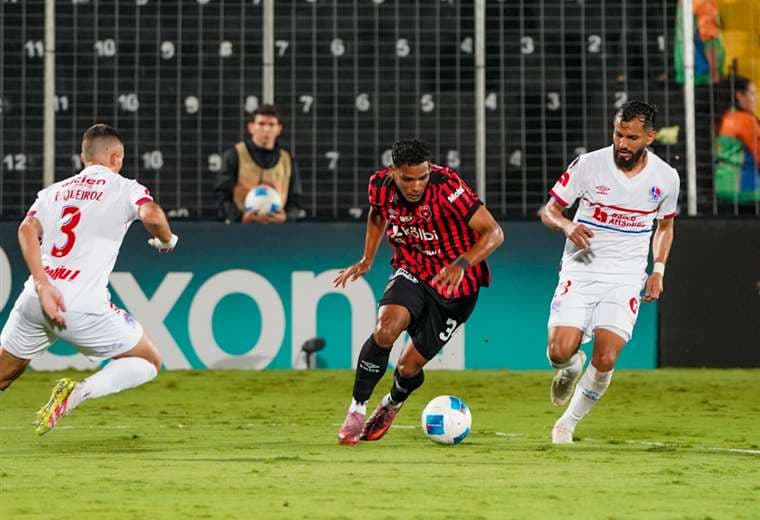Alajuelense ante Olimpia/Crédito: Juan Manuel Quirós