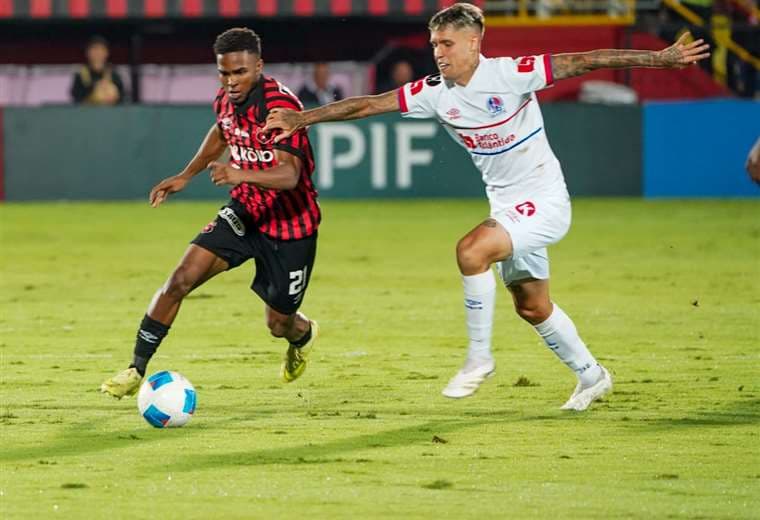 Alajuelense ante Olimpia/Crédito: Juan Manuel Quirós