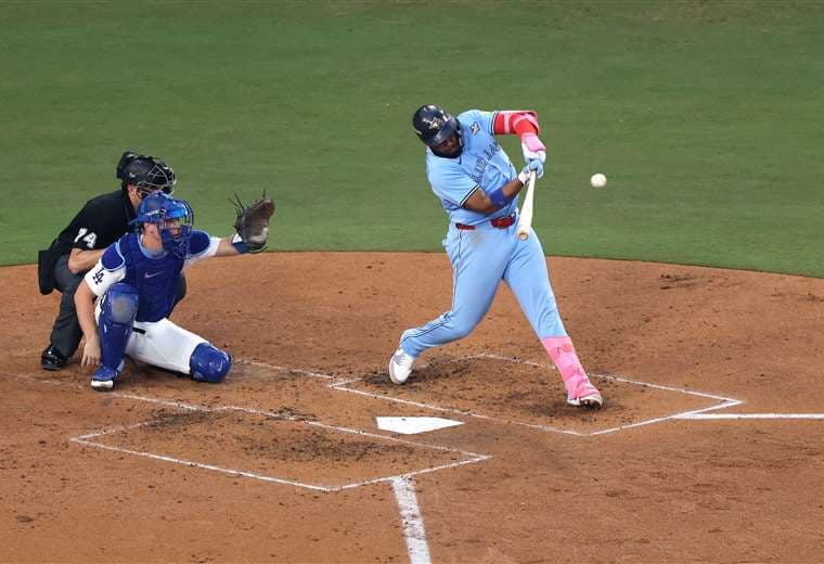 Azulejos derrotan a los Dodgers y empatan la Serie Mundial