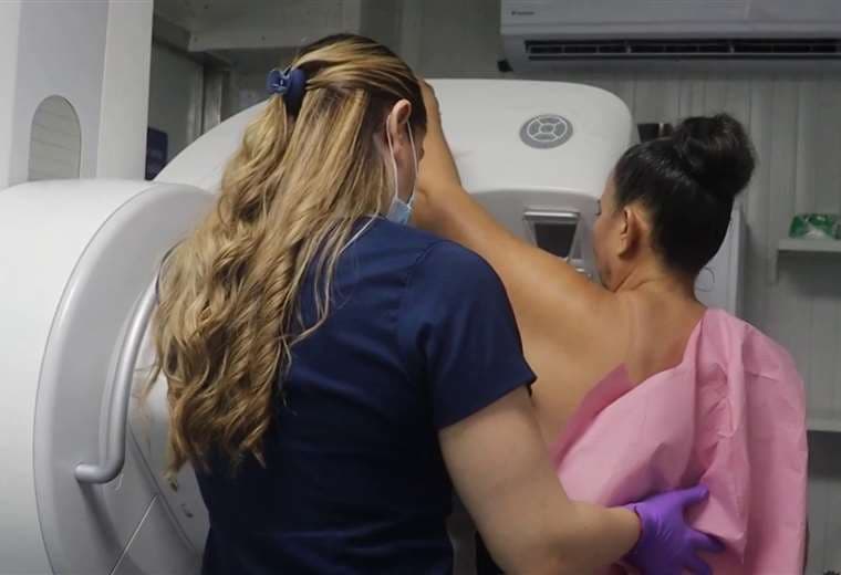 Octubre cierra con mensaje de prevención: 1 de cada 8 mujeres desarrolla cáncer de mama
