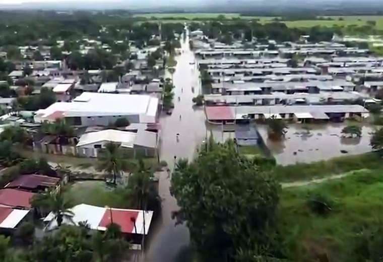 Video muestra magnitud de inundaciones en Puntarenas