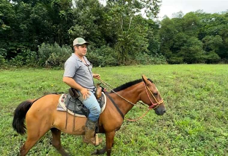 Este sarapiqueño transforma cada cabalgata en una historia para recordar