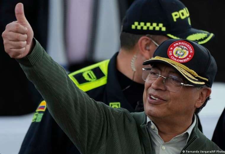 Petro niega haber violado el derecho humanitario con bombardeos